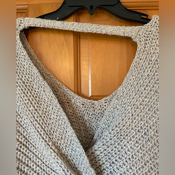 Tan cropped sweater with back detail - Picture 5 of 5